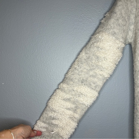 One Grey Day Cardigan Womens XS Gray Cream Geometric Wool Blend Textured Sweater - Picture 8 of 8